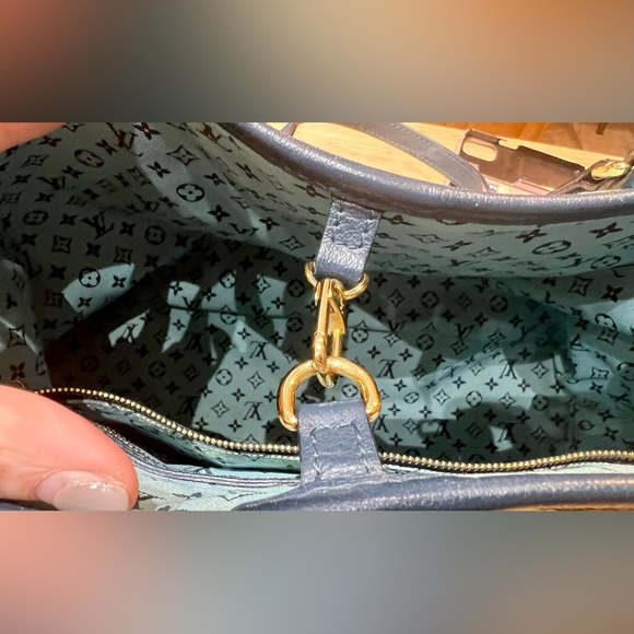 LOUIS VUITTON
Limited Edition Escale Canvas Ailleurs Cabas GM Bag - Picture 16 of 17